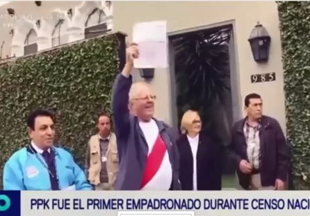 Presidente Pedro Pablo Kuczynski es empadronado por el Jefe del INEI
