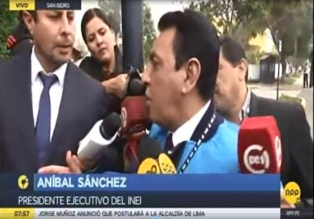 Jefe del INEI llega a la casa del Señor Presidente